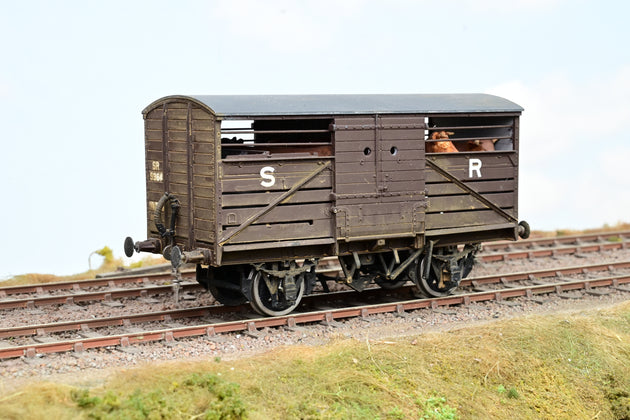 Kit Built O Gauge SR Brown Cattle Wagon No.53641 - Weathered, Aftermarket Box