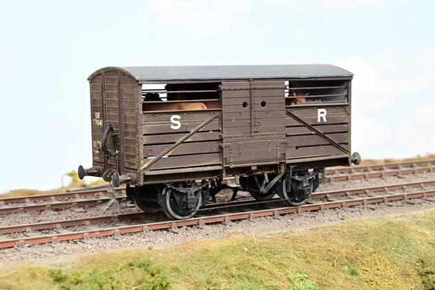Kit Built O Gauge SR Brown Cattle Wagon No.53641 - Weathered, Aftermarket Box