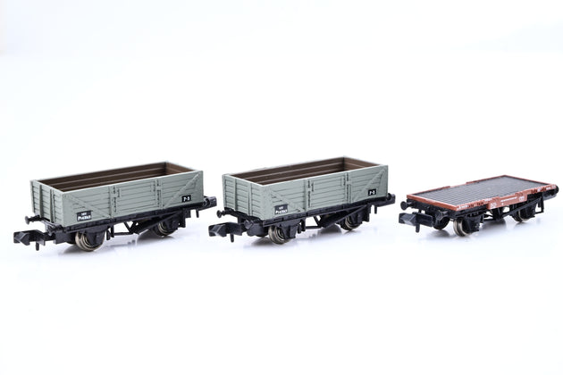 Graham Farish N Gauge Bundle of 2 BR Grey 5-Plank Wagons & 1 BR Bauxite Conflat - Unboxed