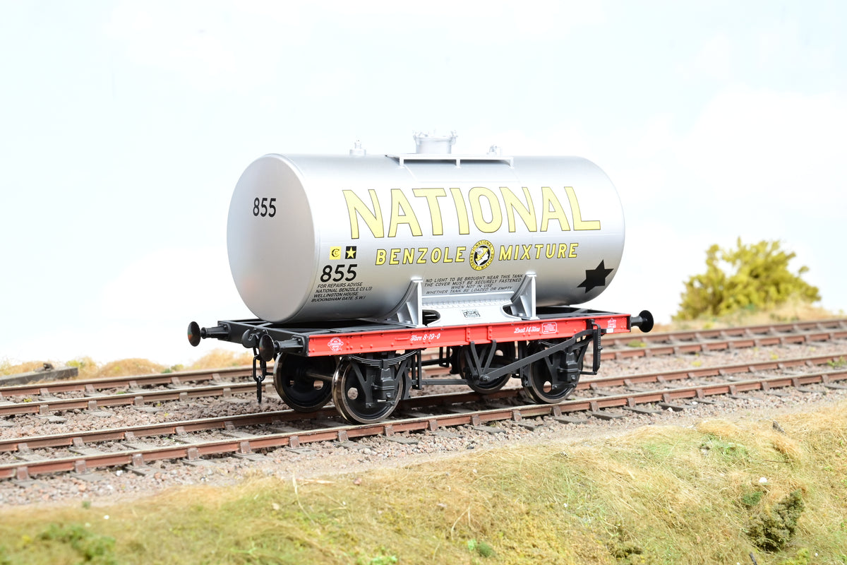 Dapol O Gauge 7F-062-004 National Benzole Silver & Red Class A Anchor Mounted Tank Wagon No.855 - Boxed