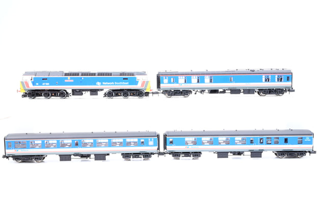 Graham Farish N Gauge 370-430 'Capital Connection' Train Pack w/ NSE Class 47 No.47581 'Great Eastern' + 3 Coahces - Collector's Edition, Boxed