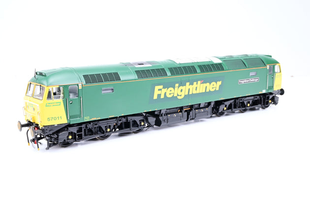 Bachmann OO Gauge 32-753 Freightliner Green & Yellow Class 57/0 No.57011 'Freightliner Challenger' - Aftermarket Box