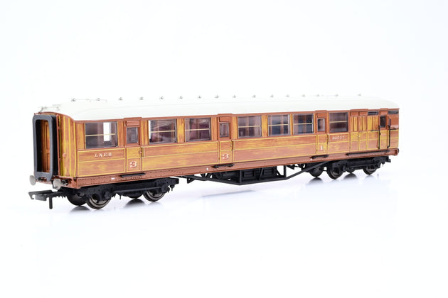 Hornby OO Gauge R4826 LNER 61ft 6in Corridor Brake Composite Coach No.32557 - Boxed