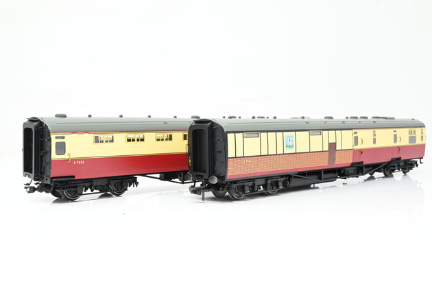 Hornby OO Gauge R40470 BR 'White Horse' Coach Twin Pack - Boxed