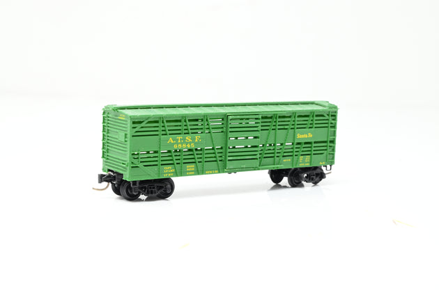 Micro Trains N Gauge Santa Fe Green Stock Car No.68845 - Boxed