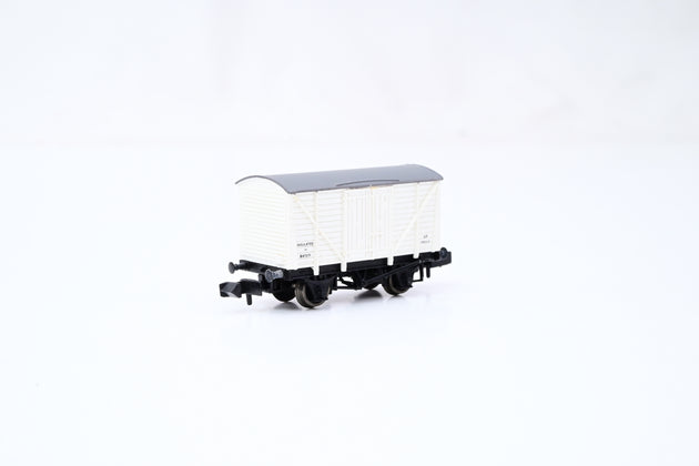 Graham Farish N Gauge 373-725A BR White 12T Insulated Goods Van w/ Planked Sides No.B872171 - Boxed