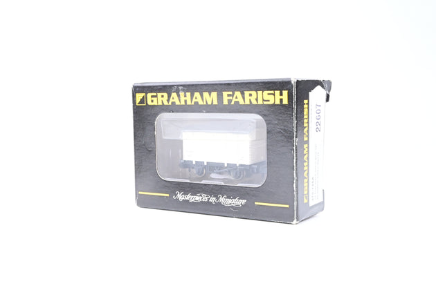 Graham Farish N Gauge 373-725A BR White 12T Insulated Goods Van w/ Planked Sides No.B872171 - Boxed