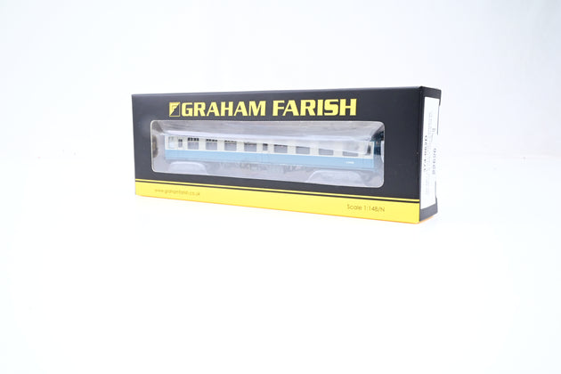 Graham Farish N Gauge 374-062D BR Blue & Grey Mk1 SK Corridor Second Coach No.E25898 - Factory Weathered, Boxed