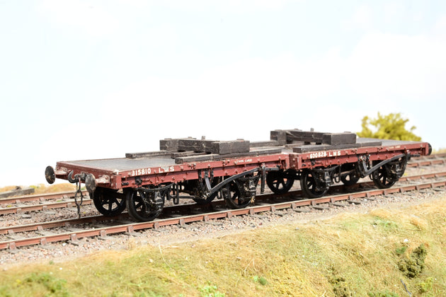 Kit Built O Gauge LMS Pair of Twin Case Bolster Wagons - Unboxed
