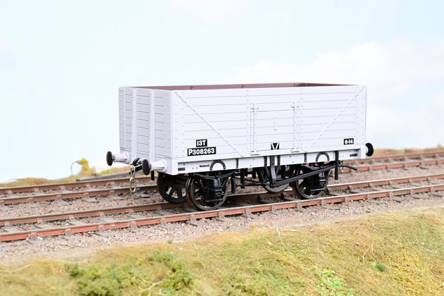 Dapol O Gauge 7mm 7F-080-004 8 Plank Open Wagon BR Grey No.P308263 - Boxed