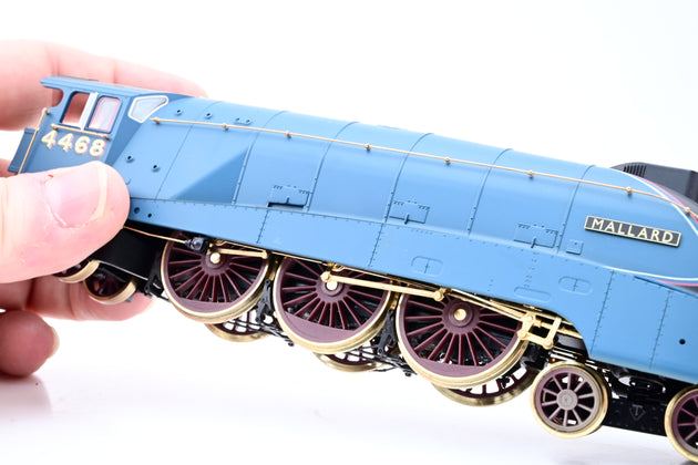 Hornby OO Gauge R2684 A4 Mallard 70th Anniversary Limited Edition Gold Plated - DCC Fitted, Boxed