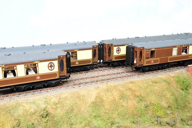 Kit Built O Gauge Rake of 4 Pullman Umber & Cream Coaches '67', '75', '80' & 'Agatha' - Unboxed