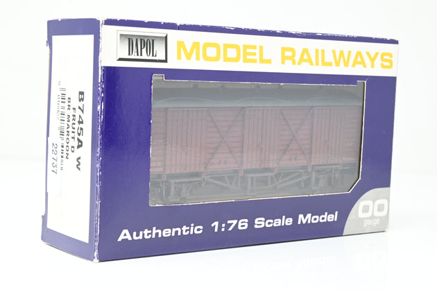 Dapol OO Gauge B745A BR Maroon Fruit D Van Weathered No.W2010 - Boxed