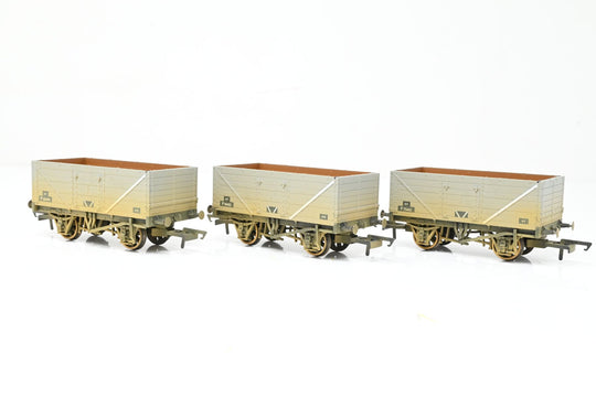 Oxford Rail OO Gauge OR76MW7015 3 x BR Weathered Grey 7 Plank Wagons - Boxed
