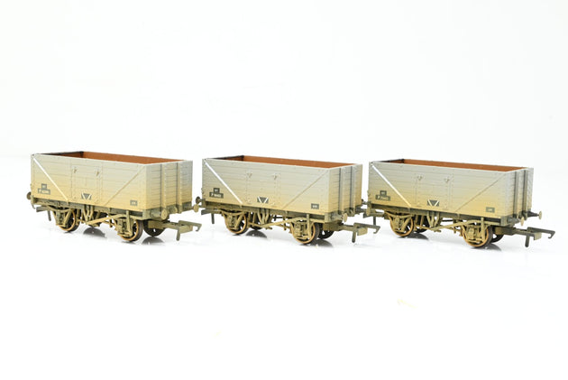Oxford Rail OO Gauge OR76MW7015 3 x BR Weathered Grey 7 Plank Wagons - Boxed
