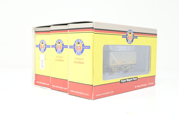Oxford Rail OO Gauge OR76MW7015 3 x BR Weathered Grey 7 Plank Wagons - Boxed