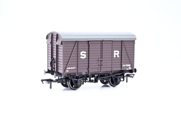 Bachmann OO Gauge 38-070D SR Brown 12T Planked Vent Van No.48467 - Boxed
