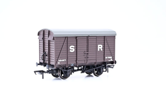 Bachmann OO Gauge 38-070D SR Brown 12T Planked Vent Van No.48467 - Boxed