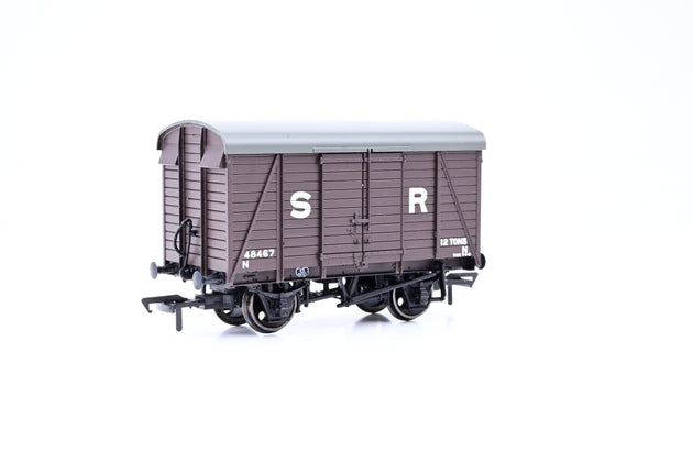 Bachmann OO Gauge 38-070D SR Brown 12T Planked Vent Van No.48467 - Boxed