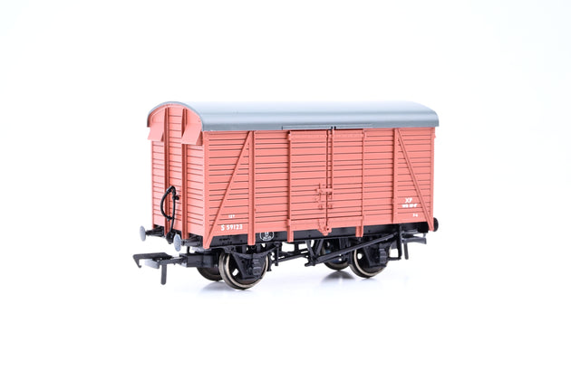 Bachmann OO Gauge 38-082A BR Bauxite 12T Southern 2+2 Planked Vent Van No.S59123 - Boxed