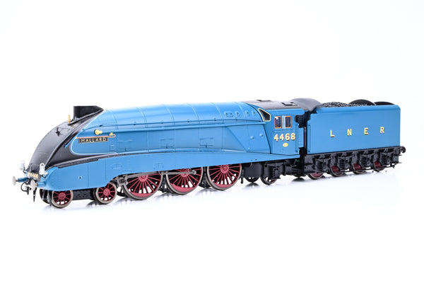 Dapol OO Gauge Black Label LNER Class A4 No.4468 'Mallard' - DCC Sound, Boxed