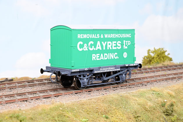 Dapol O Gauge 7F-037-012 GWR Dark Grey Conflat Wagon w/ 'C&G Ayres Ltd' Container No.37024 - Boxed