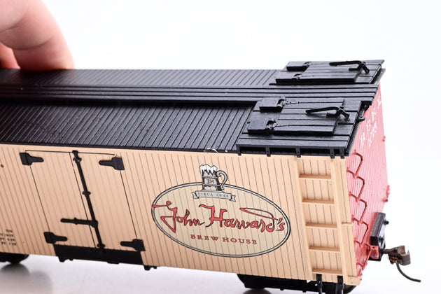 Spectrum On30 26467 'John Harvard's Brewhouse' Billboard Reefer No.1075 - Boxed