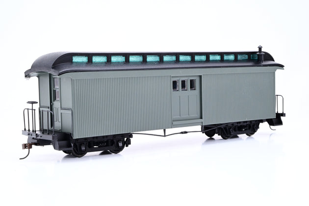 Spectrum On30 26499 Unlettered Green Two-Door Baggage Car - Boxed