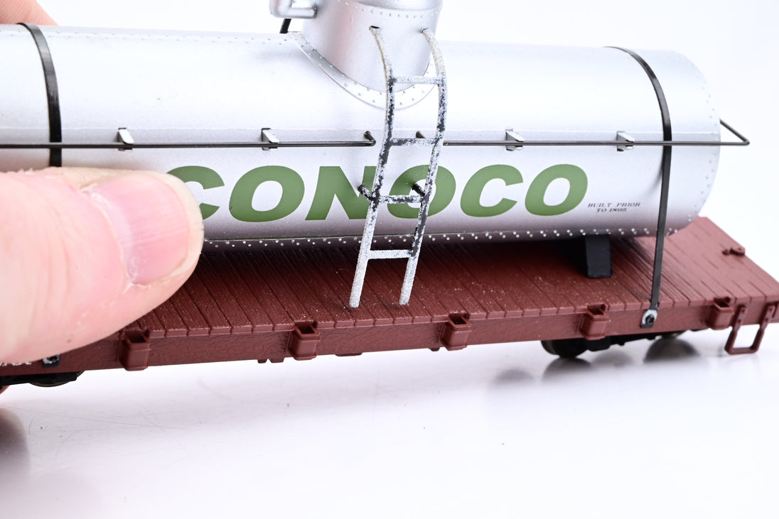 Spectrum On30 27147 'Conoco' Tank Car - Boxed