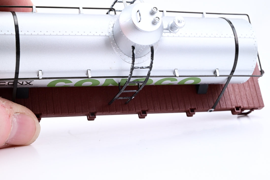 Spectrum On30 27147 'Conoco' Tank Car - Boxed