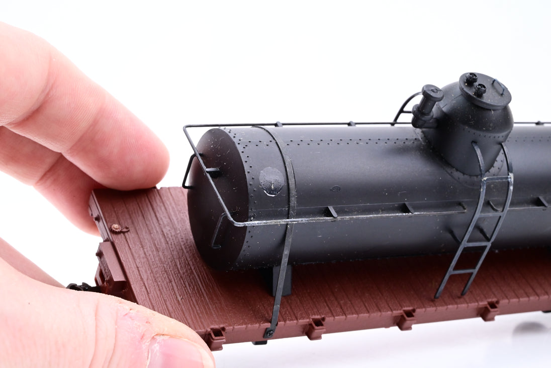 Spectrum On30 27199 Black Unlettered Tank Car - Boxed
