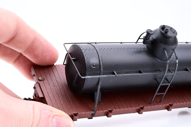 Spectrum On30 27199 Black Unlettered Tank Car - Boxed