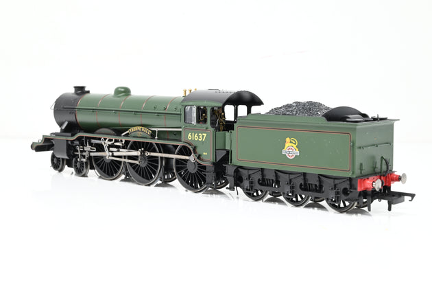 Hornby OO Gauge R2921 BR Green 4-6-0 Class B17/1 'Thorpe Hall' Early Emblem No.61637 - Boxed