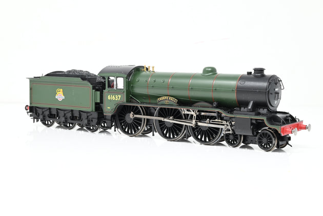 Hornby OO Gauge R2921 BR Green 4-6-0 Class B17/1 'Thorpe Hall' Early Emblem No.61637 - Boxed