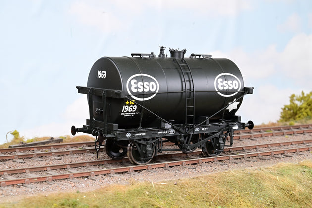 Dapol O Gauge ESSO Black Tank Wagon No.1969 - Boxed