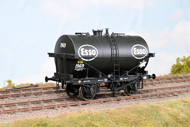 Dapol O Gauge ESSO Black Tank Wagon No.1969 - Boxed