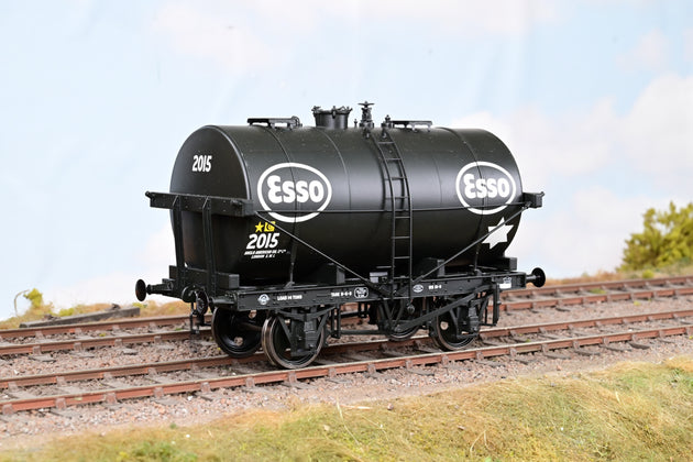 Dapol O Gauge ESSO Black Tank Wagon No.2015 - Boxed