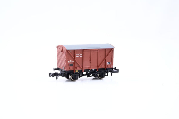 Graham Farish N Gauge 373-751A 12 Ton Fruit Van Bauxite No.B875640 - Boxed