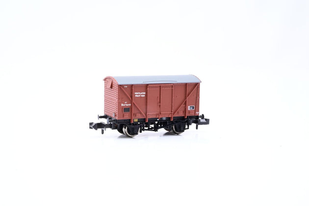 Graham Farish N Gauge 373-751A 12 Ton Fruit Van Bauxite No.B875640 - Boxed