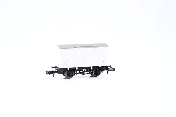 Graham Farish N Gauge 373-725A 12 Ton Insulated Box Van Planked Sides White No.B872187 - Boxed