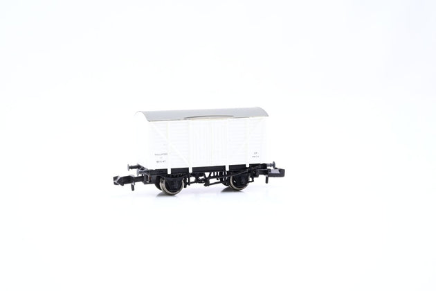 Graham Farish N Gauge 373-725A 12 Ton Insulated Box Van Planked Sides White No.B872187 - Boxed