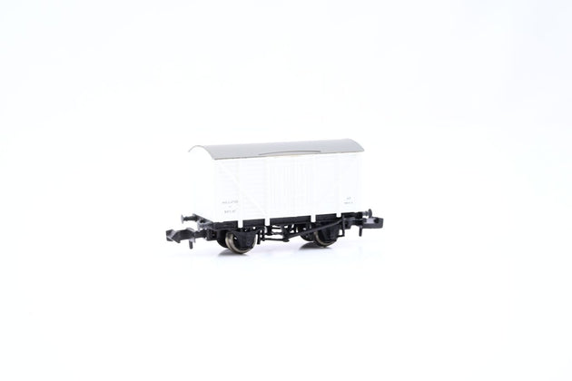 Graham Farish N Gauge 373-725A 12 Ton Insulated Box Van Planked Sides White No.B872187 - Boxed