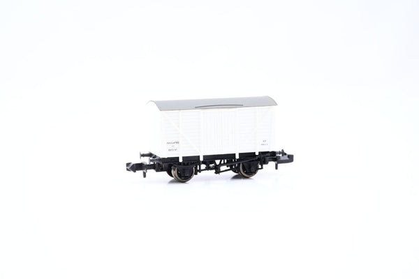 Graham Farish N Gauge 373-725 12 Ton Insulated Box Van Planked Sides White No.B872187 - Boxed