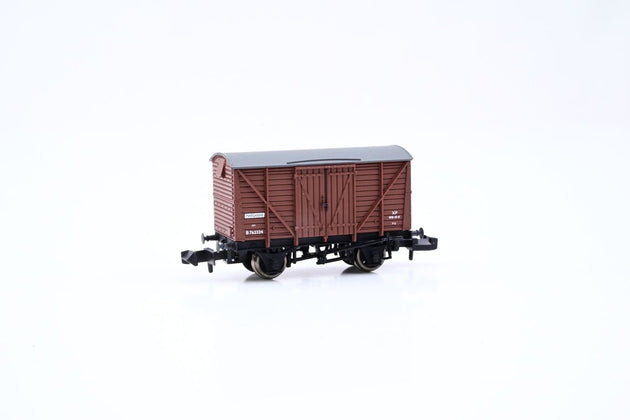 Graham Farish N Gauge 373-701 12 Ton Ventilated Box Van Planked Sides BR Bauxite Branded Margarine No.B762318 - Boxed