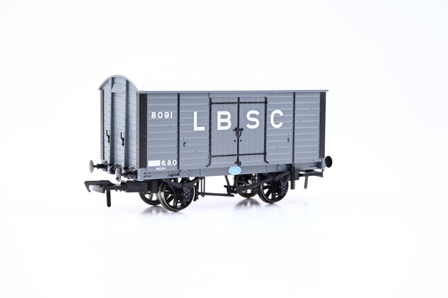 Rapido OO Gauge 979004 LB&SCR Dia.8 Van No.8091 - Boxed