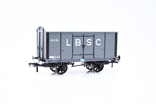 Rapido OO Gauge 979004 LB&SCR Dia.8 Van No.8091 - Boxed
