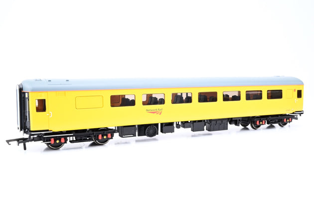 Hornby OO Gauge R4901 Network Rail Mk2F 2nd Open Coach No.977997