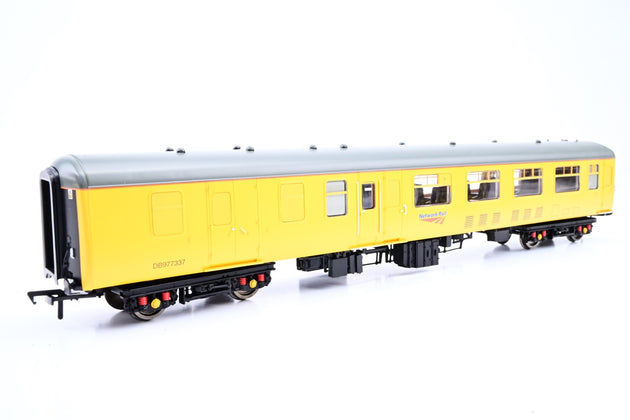 Bachmann OO Gauge 39-370Z BR Mk2A Coach Network Rail Yellow No.DB977337 - Boxed