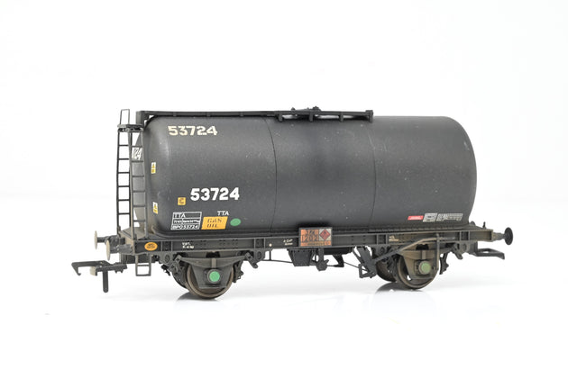 Bachmann OO Gauge 37-581 Unbranded Black 45T TTA Tank Wagon No.53724 - Weathered, Boxed
