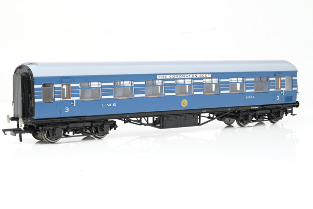 Hornby OO Gauge R4965B LMS Stanier Coronation Scot 57" RTO Coach (w/ Lights) No.8996 - Boxed
